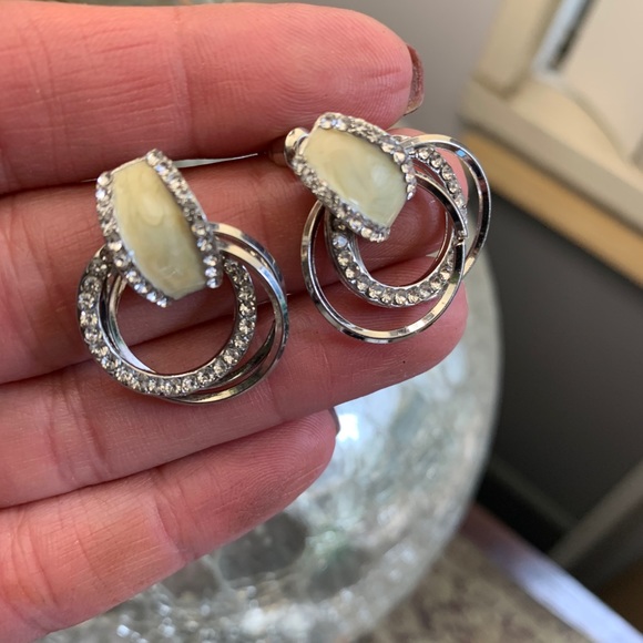 Beautiful Silver plated laminated crystals earrings - Picture 2 of 5